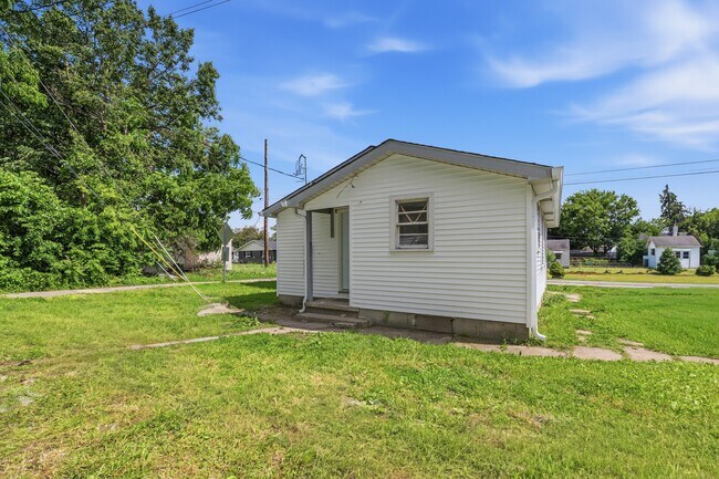 Building Photo - 420 W 25th St
