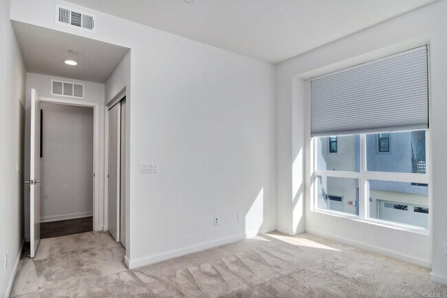Building Photo - Downtown Oceanside Condo with pool and roo...
