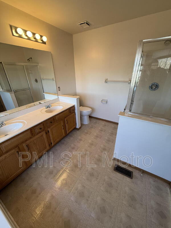 Building Photo - 3865 Kentucky Derby Dr