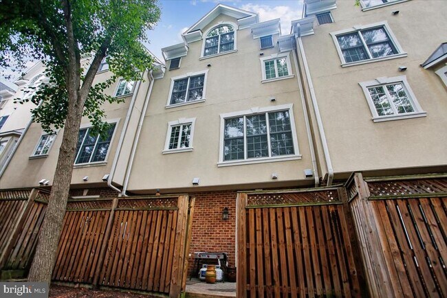 Building Photo - 1309 McLean Crest Ct