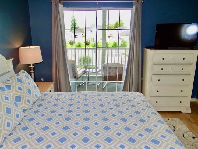 Building Photo - Cross gate Villas (Clean, Updated, Furnished, Medium Term Rental w/Huge Screened Porch Overlookin...