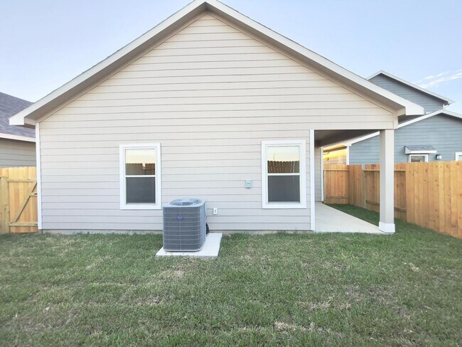 Building Photo - 8042 Cypress Bonsai Dr