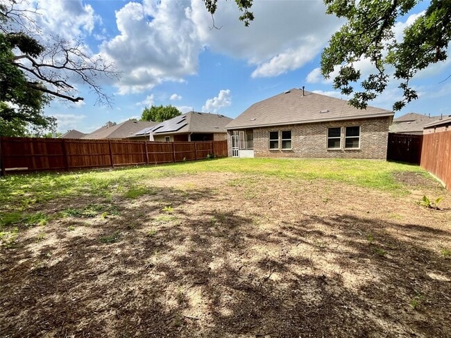 Building Photo - 2304 Lattimore St
