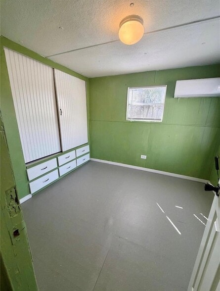 Building Photo - 109 Seminole Dr