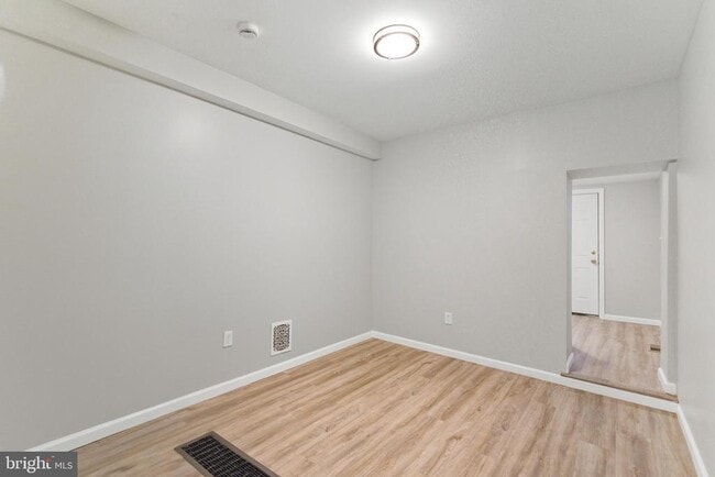 Building Photo - 2528 Collins St