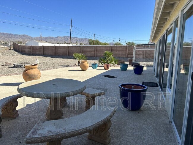 Building Photo - 2805 Cisco Dr N