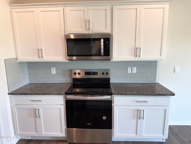 Building Photo - 3228 Ridgeland Dr