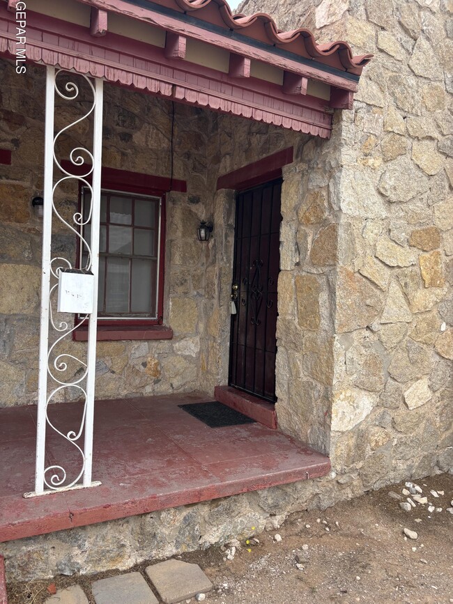 Primary Photo - 3230 Savannah Ave