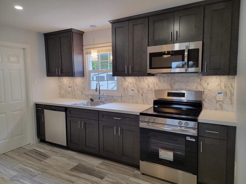 Building Photo - 936 Durham Rd