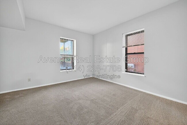 Building Photo - 5559 Pershing Ave