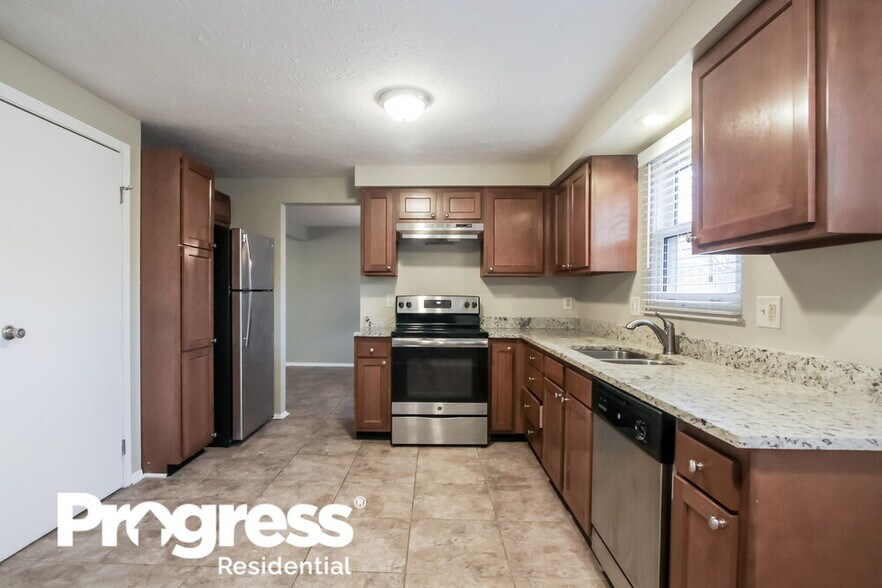 Building Photo - 8931 Squire Ct