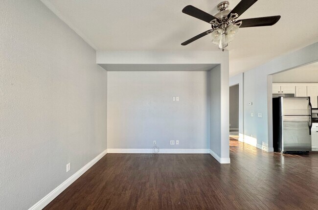 Building Photo - 5033 W Moberly Ave