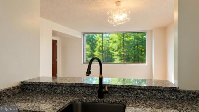 Building Photo - 10101 Grosvenor Pl