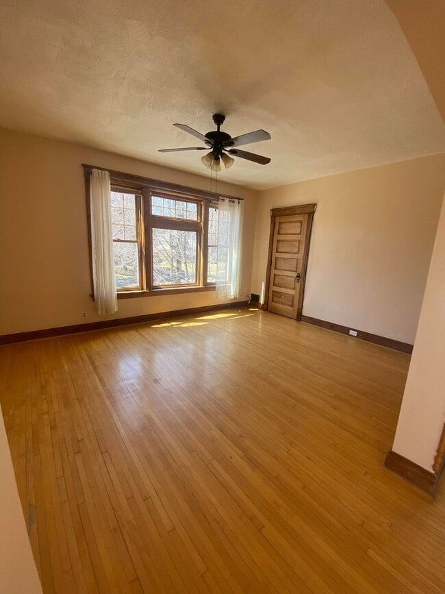 Building Photo - 1116 N Central Ave