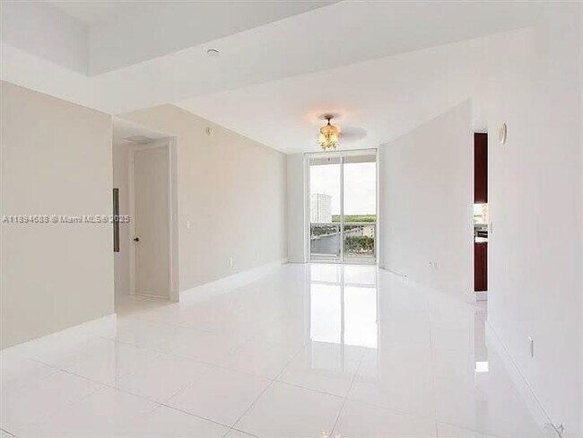 Building Photo - 15901 Collins Ave