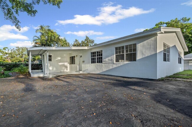 Building Photo - 6825 SW 12th St