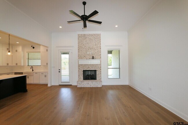 Building Photo - 16503 Cooper Wy