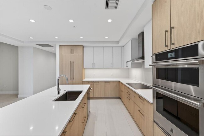 Building Photo - 275 1st Ave S