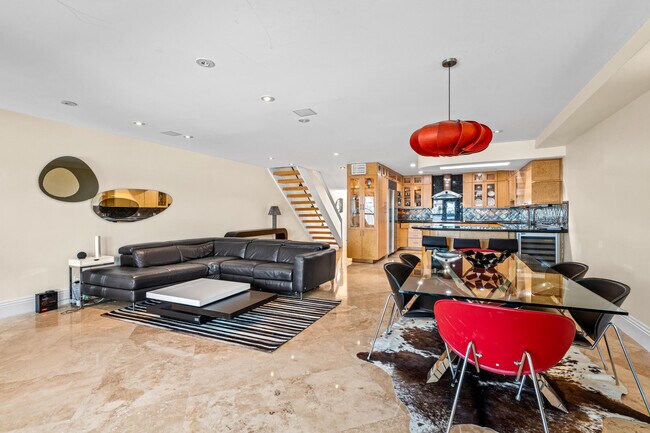 Building Photo - 1005 Bel Air Dr