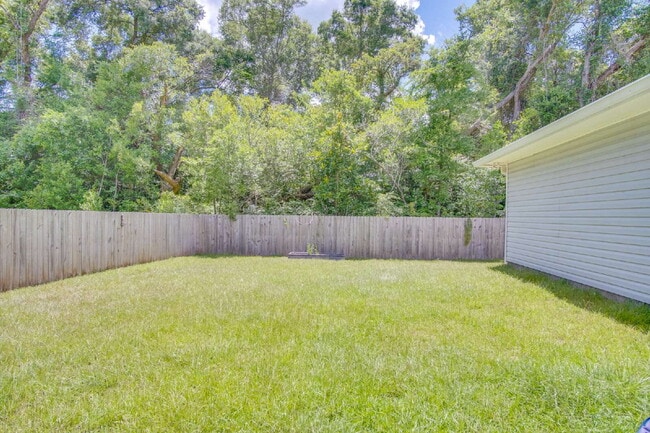 Building Photo - Modern 3/2 Home with Garage, Fenced Yard, ...