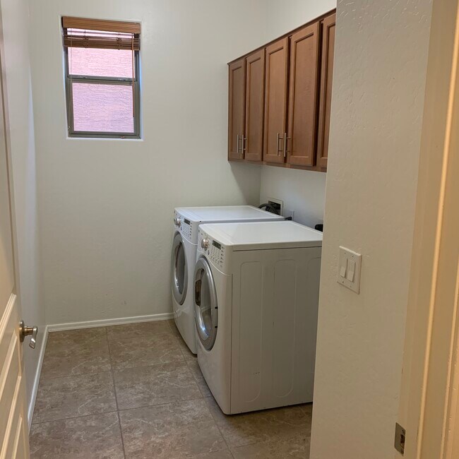 Building Photo - 1736 E Joseph Way