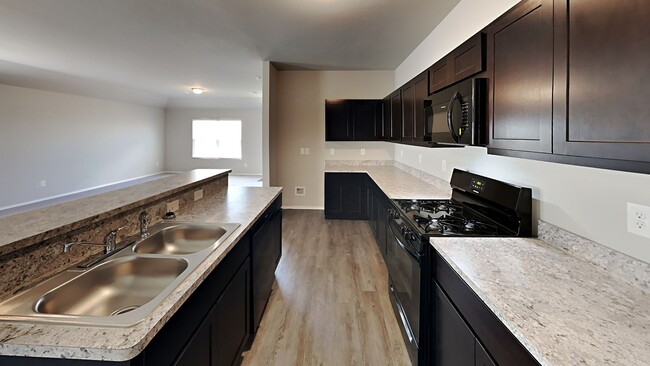Building Photo - Very Nice 3 bedroom 2 bath home in Yukon s...