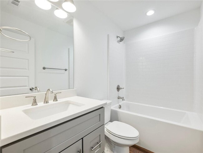 Building Photo - 8079 Beachwood Dr
