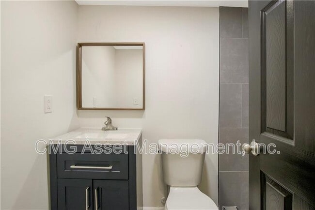 Building Photo - 551 Valley Hill Rd SE