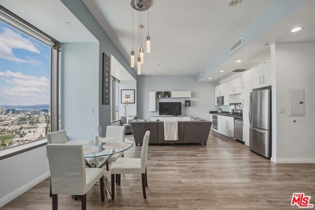 Building Photo - 1100 Wilshire Blvd