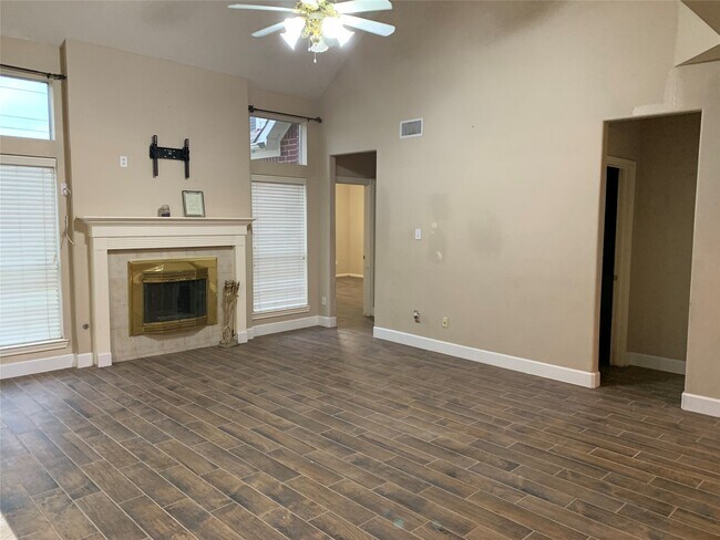 Building Photo - 731 Annie's Way