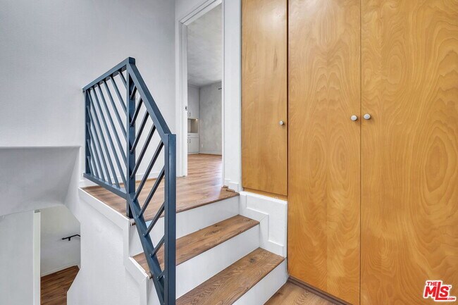 Building Photo - 9917 Tabor St