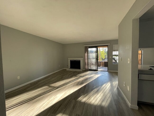 Building Photo - Located in the charming city of San Marcos This 2 bedroom 2 bathroom available on June