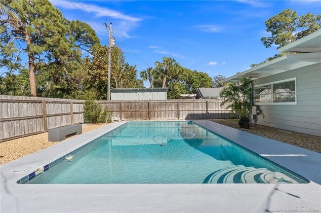 Building Photo - 530 S Manor Dr