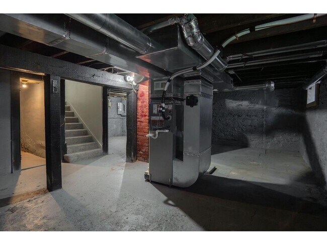 Building Photo - 1606 Concordia Ave