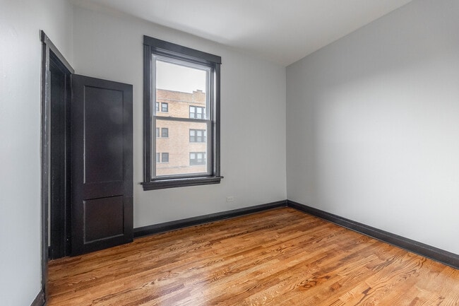 Building Photo - 2842 W Augusta Blvd