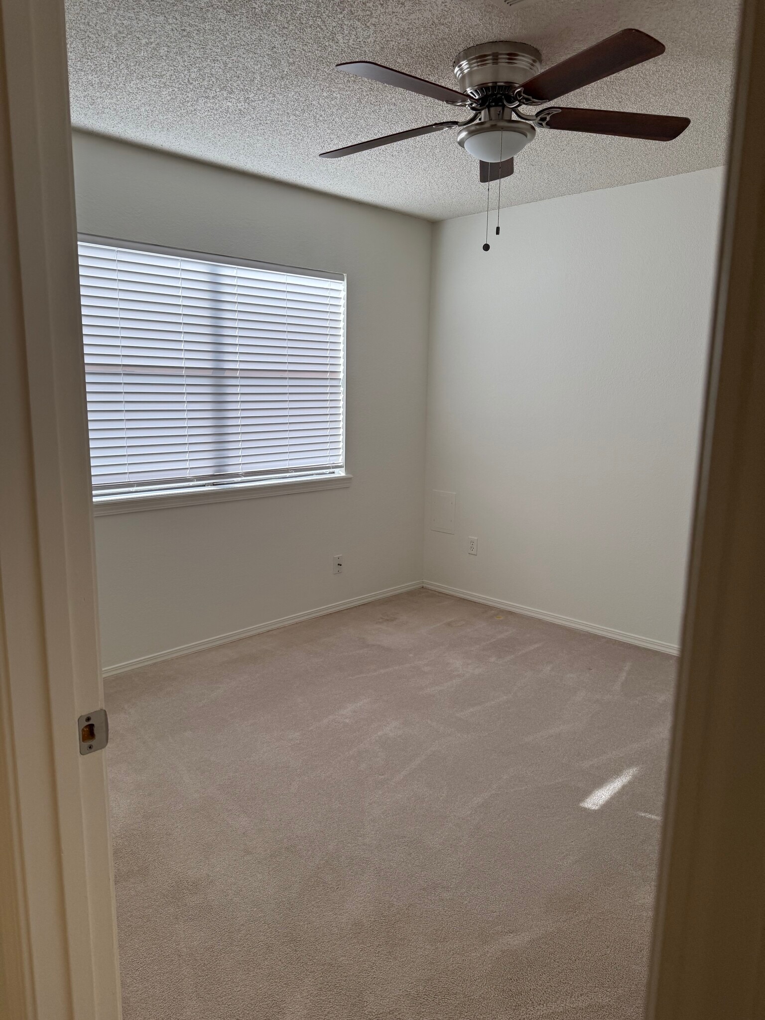 2nd bedroom - 26 Eleanor Ln