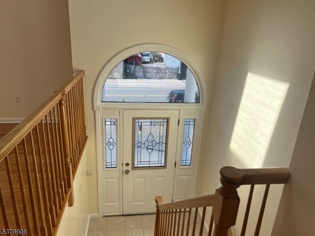 Building Photo - 346 River Dr