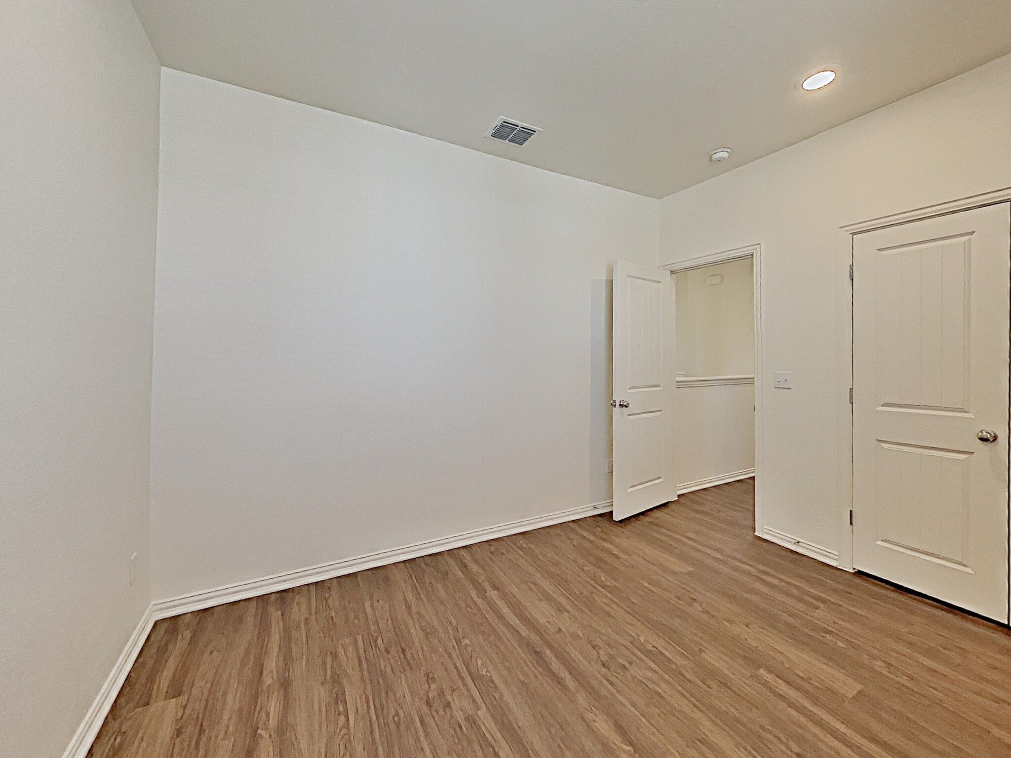Building Photo - 2734 Lillybrook Ln