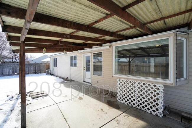 Building Photo - 452 S Jolinda Ave