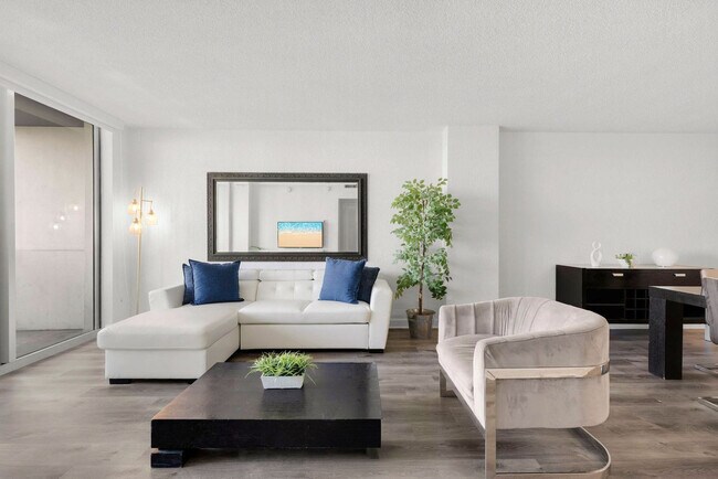 Building Photo - 4001 S Ocean Dr