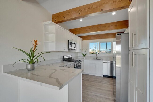 Building Photo - 745 Domingo Dr