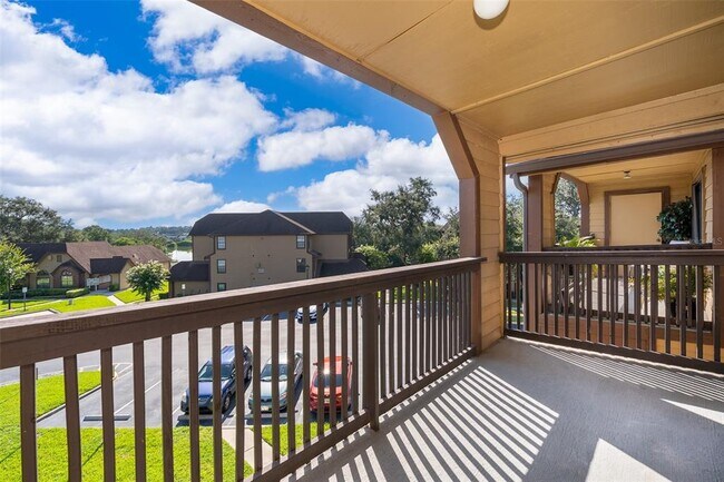 Building Photo - 360 Lakepointe Dr