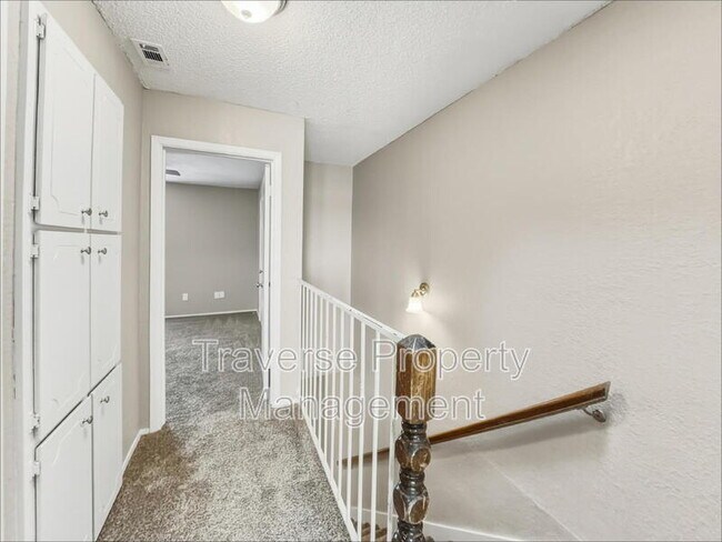 Building Photo - 1006 Bland Dr