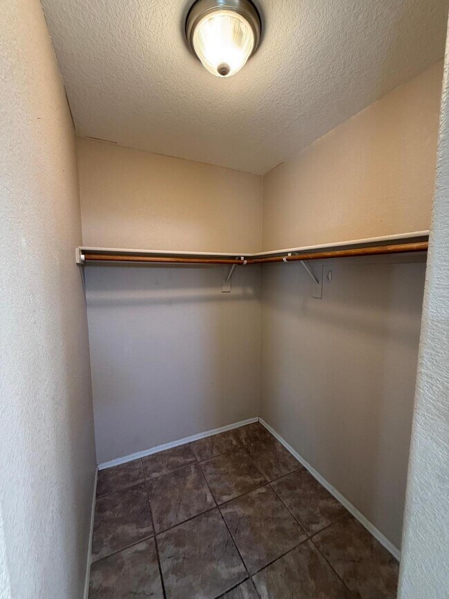 Building Photo - 3623 W Villa Linda Dr