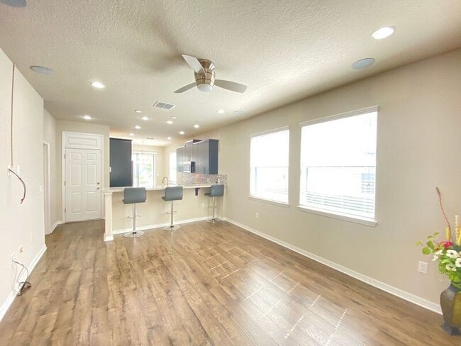 Building Photo - 2609 Amati Dr
