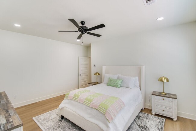 Building Photo - 1107 W 9th Ave