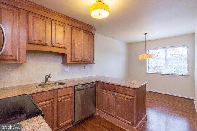 Building Photo - 50 Woodside Rd