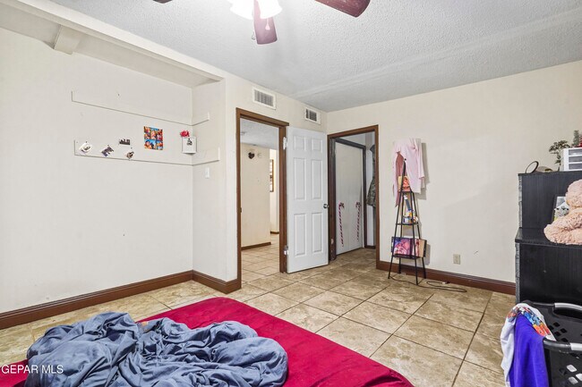 Building Photo - 5113 Jerry Dr