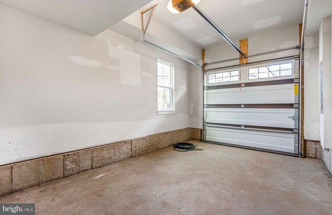 Building Photo - 42627 Burbank Terrace