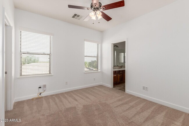 Building Photo - 5811 W Bonanza Ln